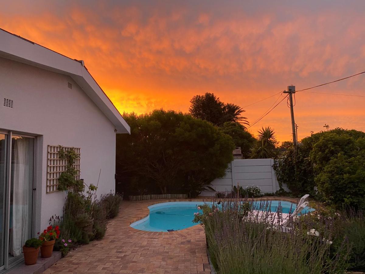Surf Way Beach Cottage Kapstadt Exterior foto